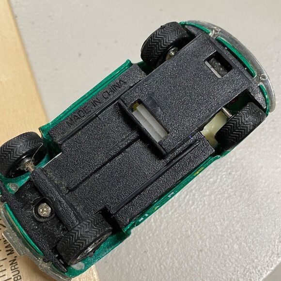 Die cast VW Beetle Bug metallic Emerald Green - Picture 9 of 10